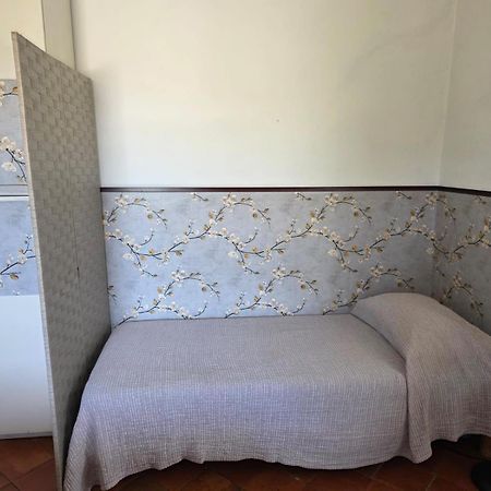インペリアThe Shell - New Interior Look But Same Old Charme 200Mt From The Sea With Garden And Parking Nearbyアパートメント エクステリア 写真