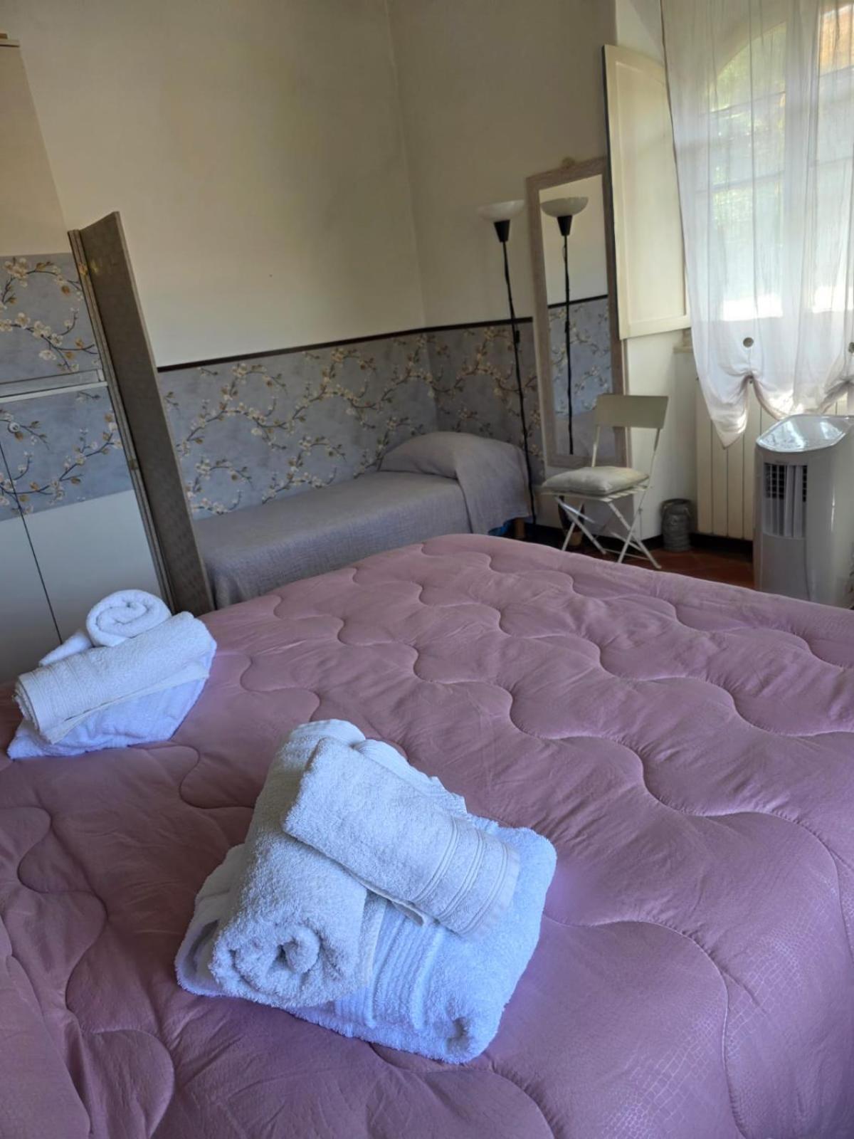 インペリアThe Shell - New Interior Look But Same Old Charme 200Mt From The Sea With Garden And Parking Nearbyアパートメント エクステリア 写真